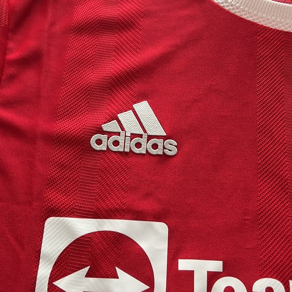 21/22 Manchester United Home Jersey - Picture 3 of 7